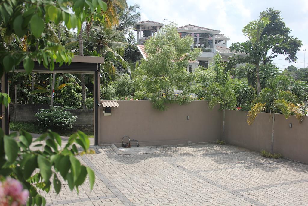 Grand 7 Hotel Thalawathugoda Talawatugoda Exterior foto